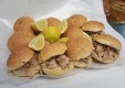 rue-nourriture-beignets-sandwiches-avec-rate-focacceria-Testagrossa-palerme-01.jpg